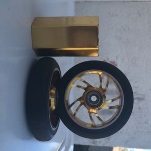 Lucky gold wheels and gold clamp